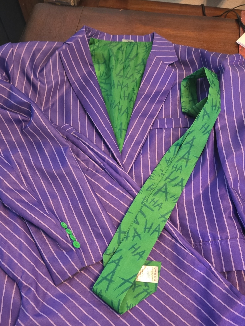 JOKER COSTUME Spirit Purple Pinstripe Blazer with Green Lining & Graphic Tie